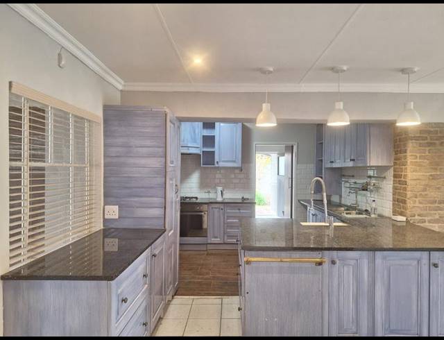 5 BEDROOM HOUSE FOR SALE IN BRENTHURST